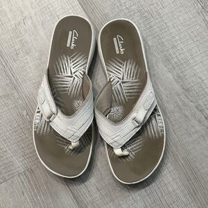 Clarks Women's White and Tan Sandals